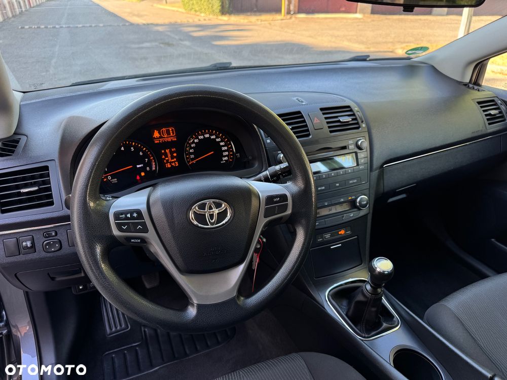 Toyota Avensis 1.6 Luna - 16