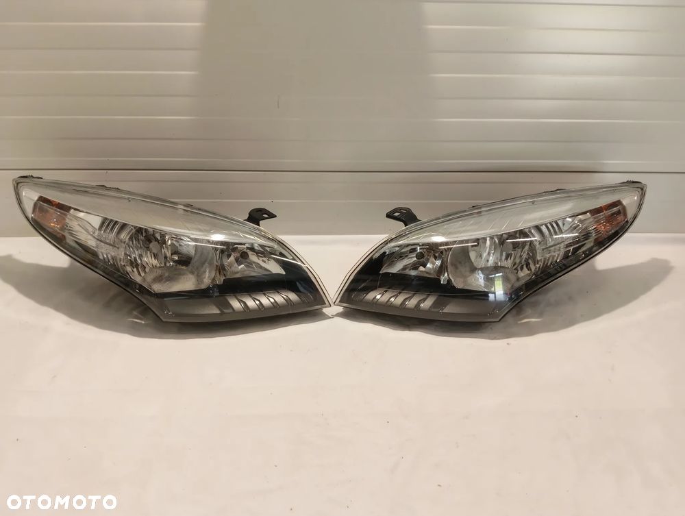 Renault Megane III KOMPLET LAMP ZW CIEMNE 260101010R - 1