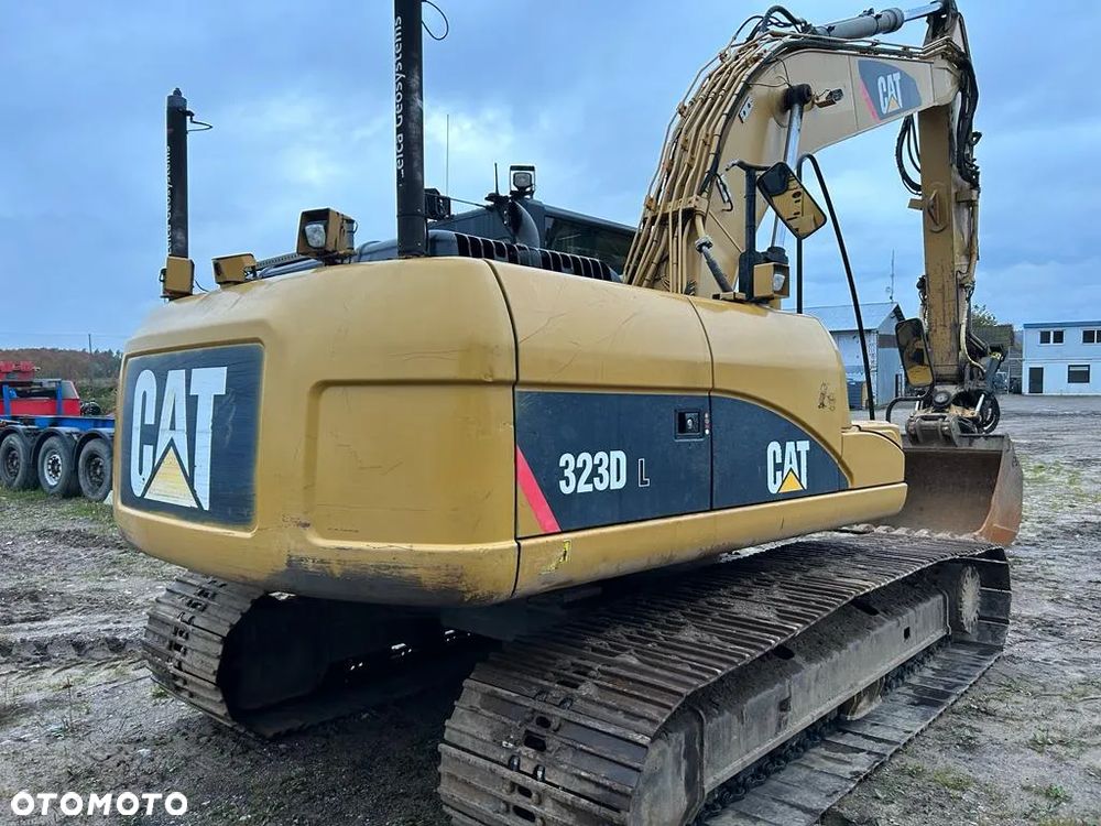 Caterpillar CAT 323D - 2