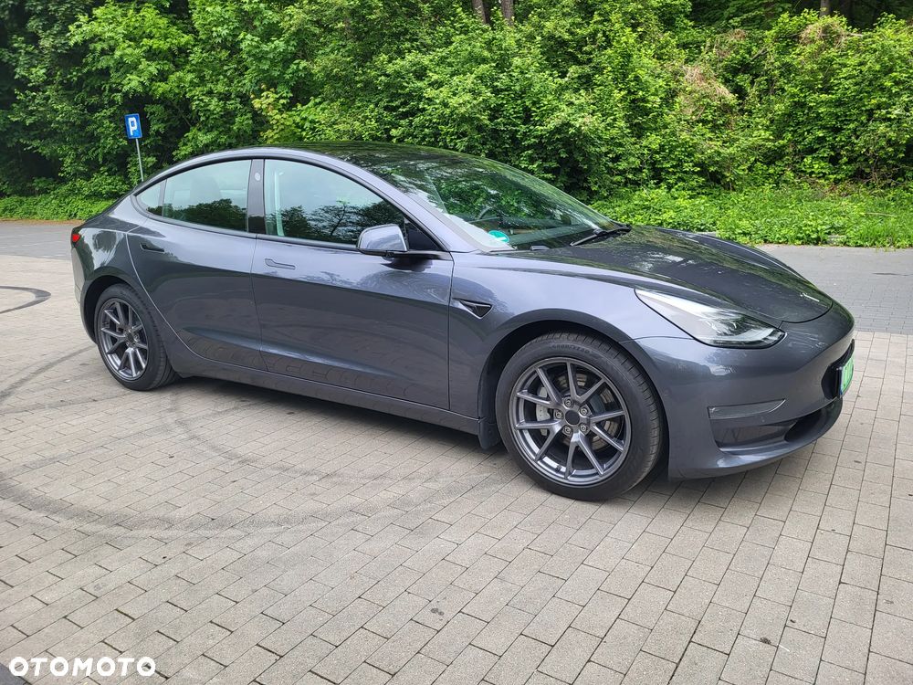 Tesla Model 3 - 3