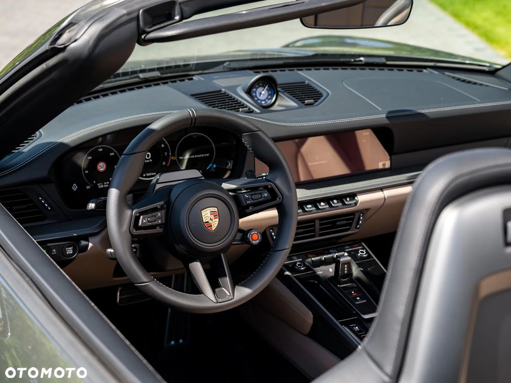 Porsche 911 Carrera - 16