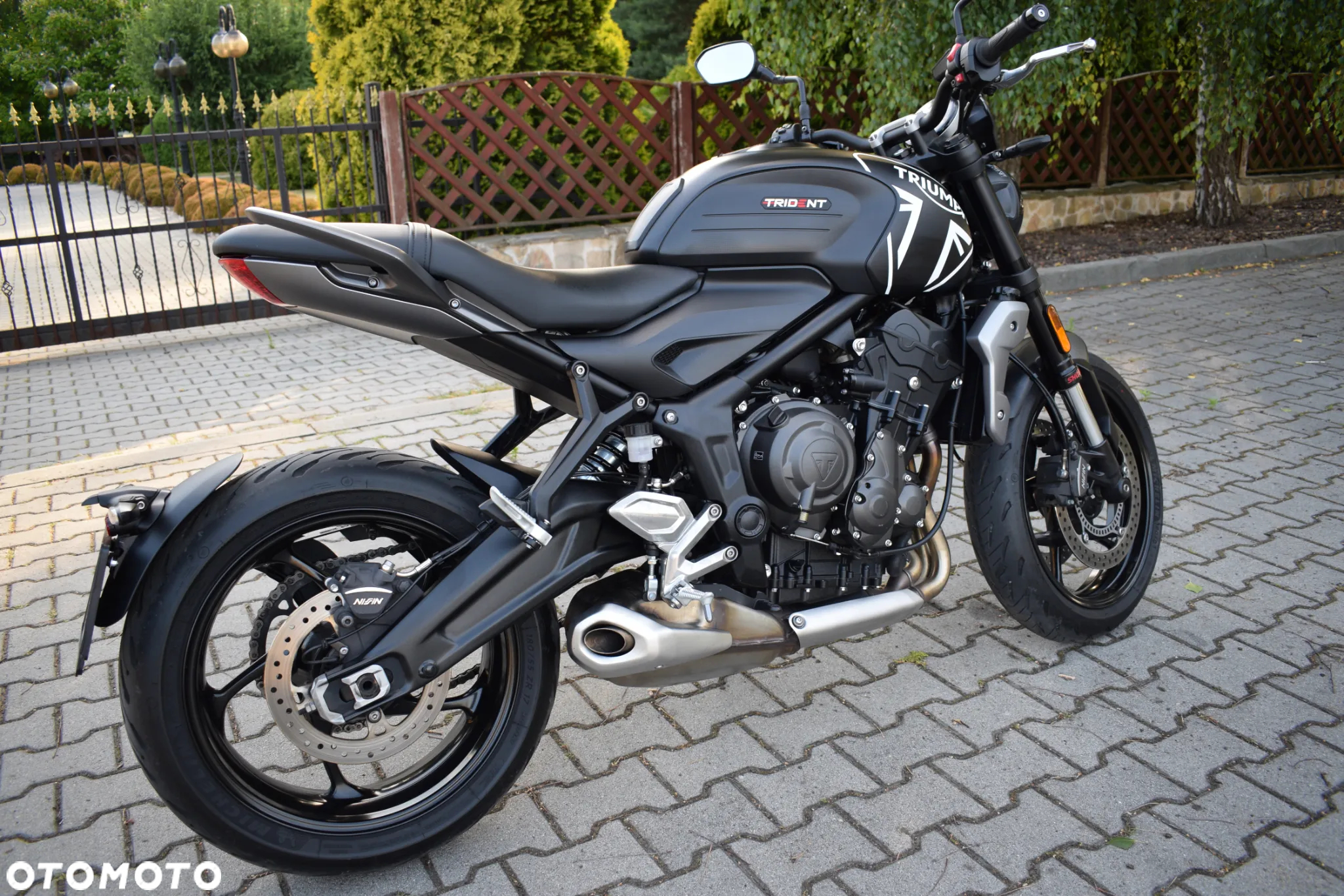 Triumph Trident - 7