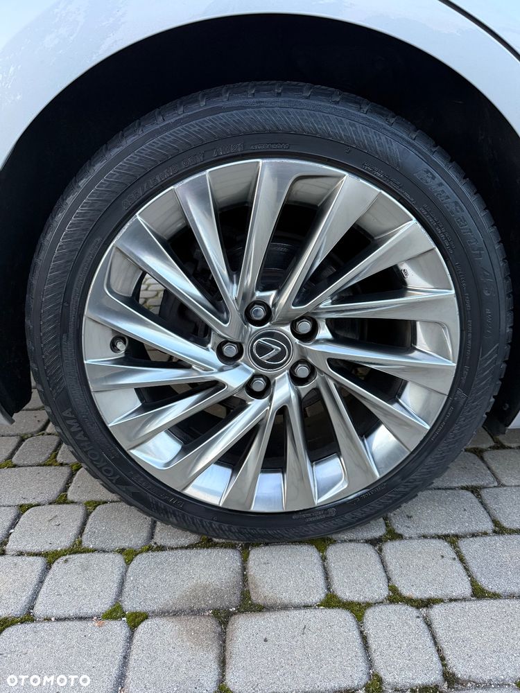 Lexus ES 300h Omotenashi - 36