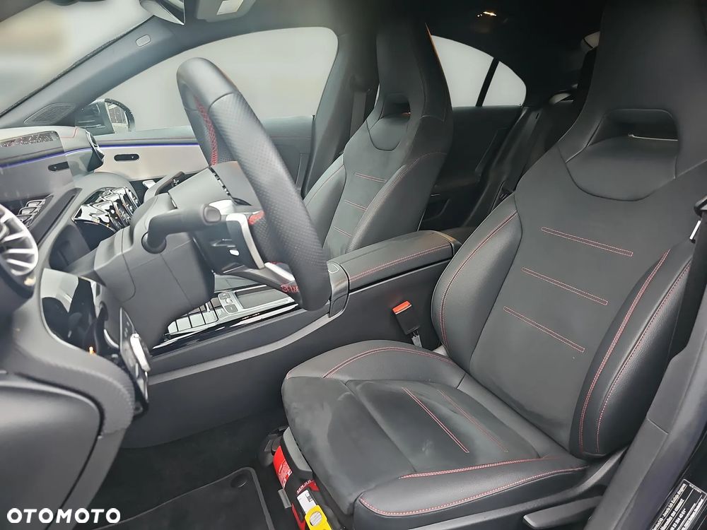 Mercedes-Benz CLA 200 4Matic 8G-DCT AMG Line - 10