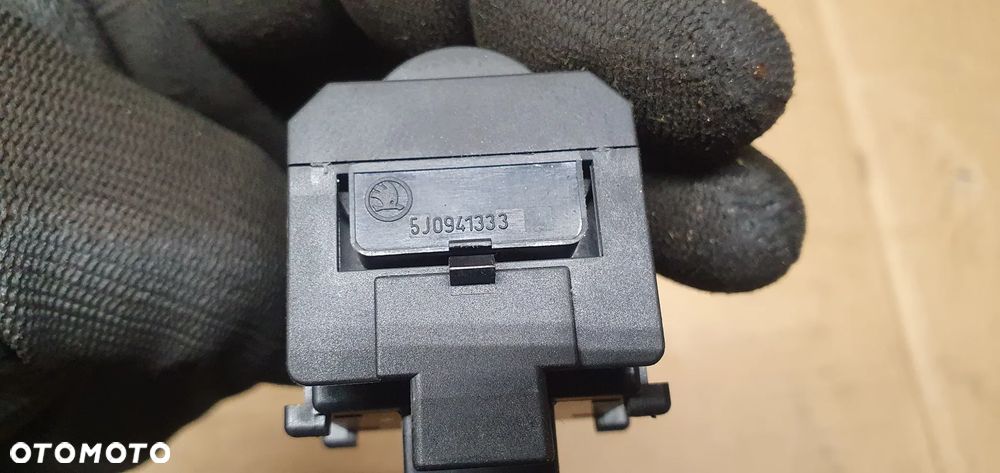 Przełącznik regulacji świateł Skoda Roomster 5J0941333 - 4