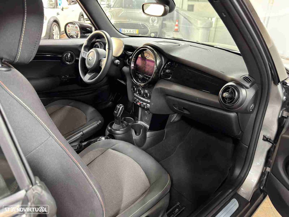 MINI Cabrio Cooper Premium Classic Auto - 4