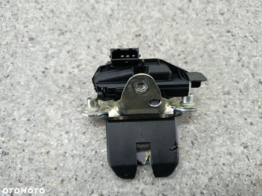 ZAMEK KLAPY SKODA FABIA II 5J0827501D - 6