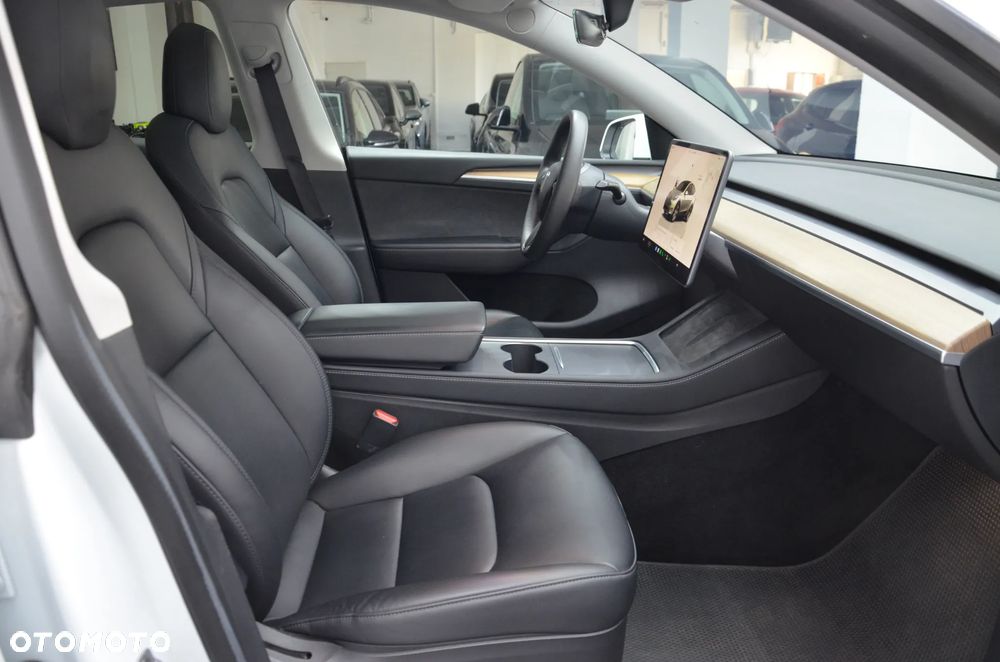 Tesla Model Y Long Range AWD - 15