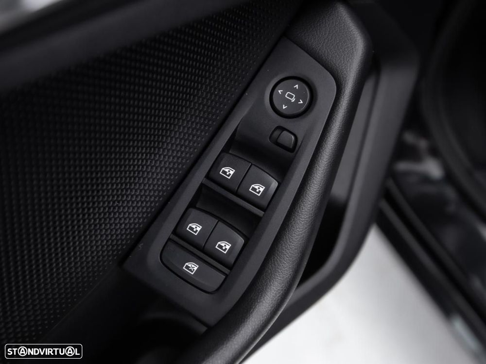 BMW 116 d Corporate Edition — fotografia 12
