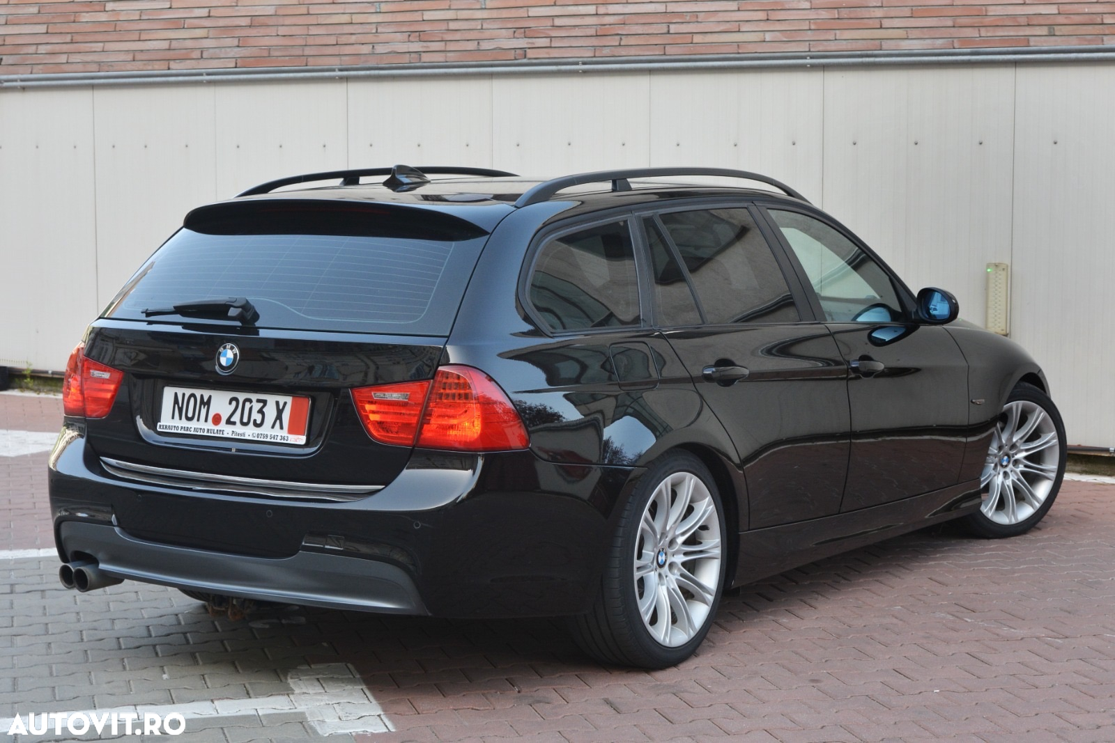 BMW Seria 3 320d DPF Touring - 11