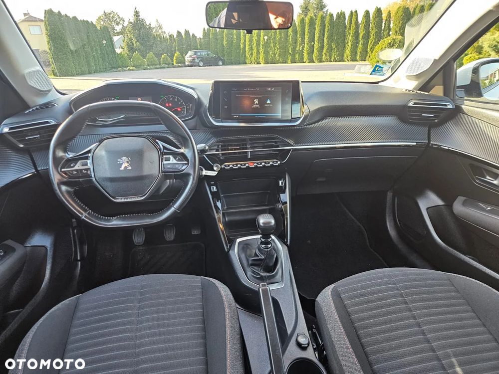 Peugeot 208 - 6