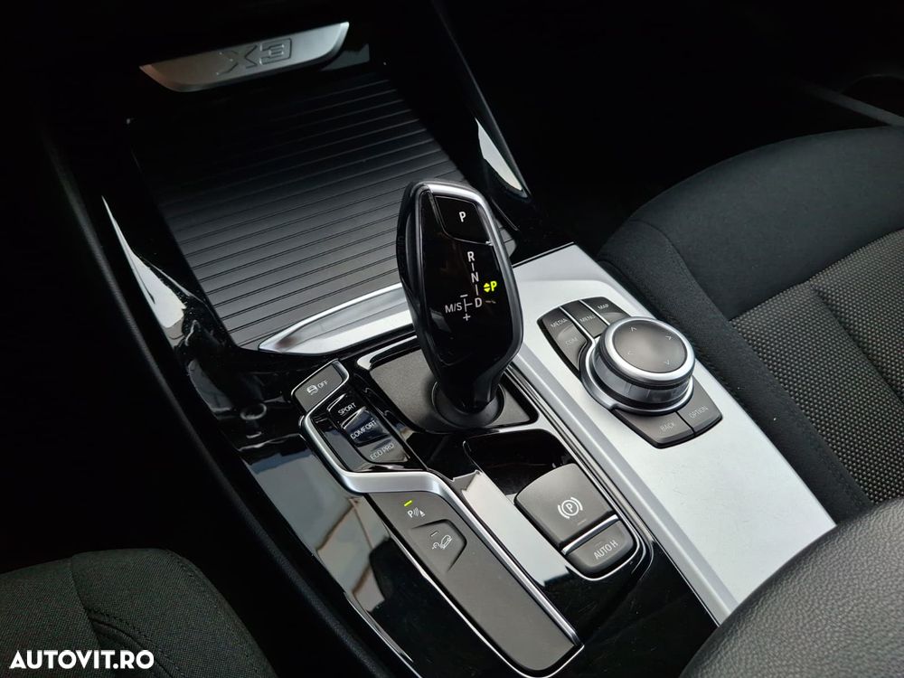 BMW X3 xDrive20i AT - 32