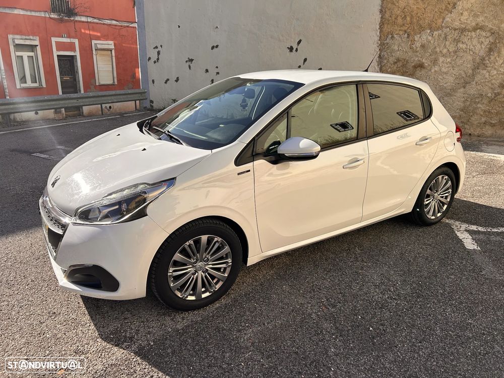 Peugeot 208 1.2 PureTech Signature - 1