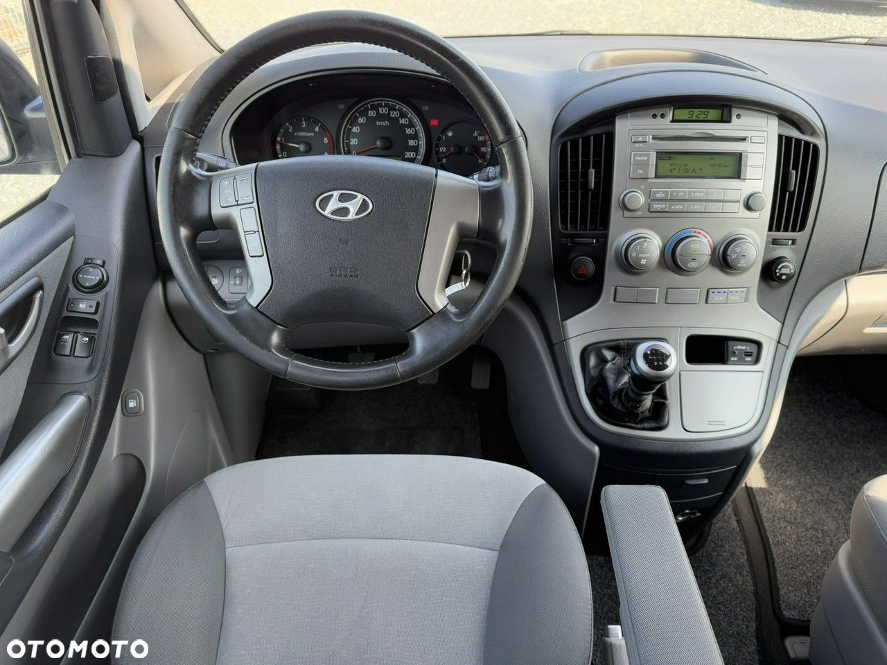 Hyundai H-1 2.5 CRDi Travel Family - 4
