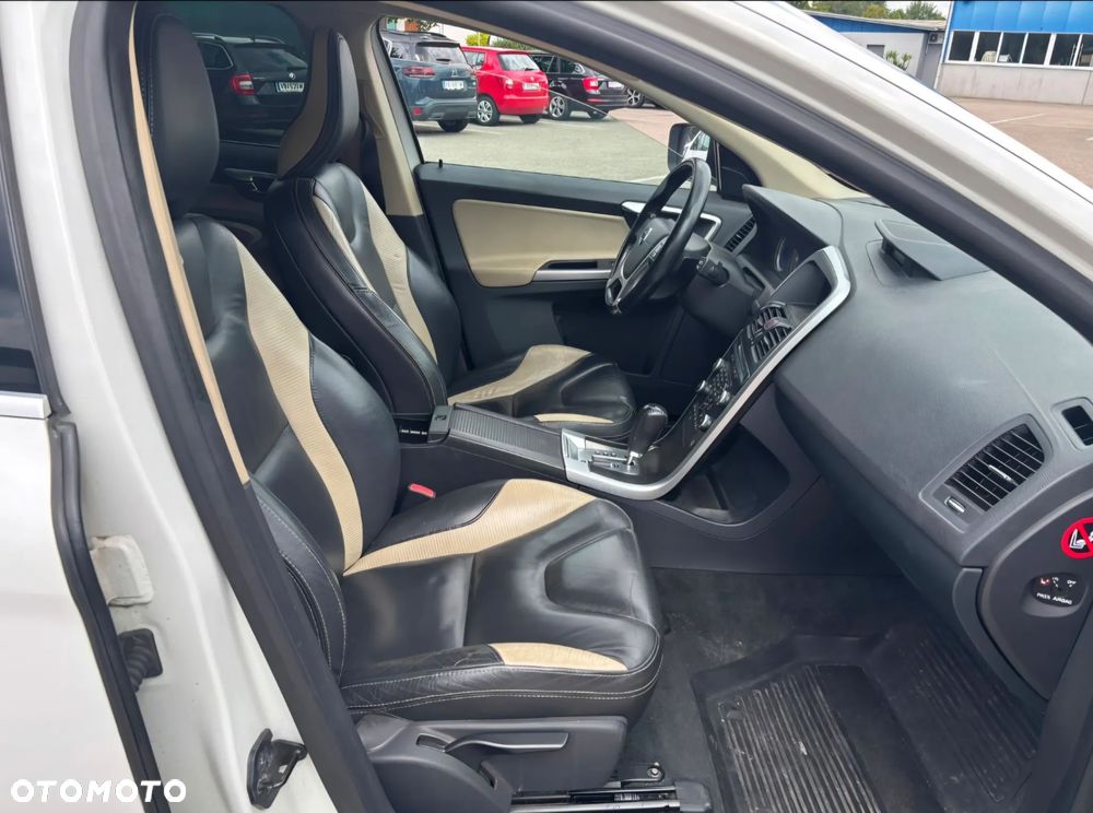Volvo XC 60 D5 AWD RDesign - 15