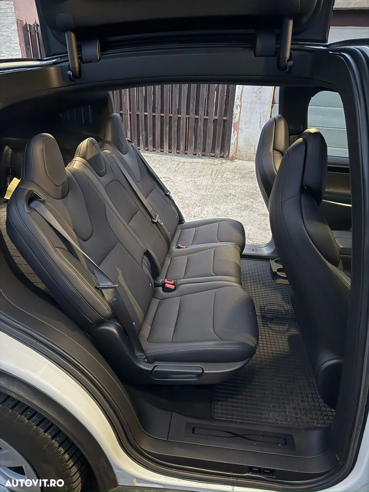 Tesla Model X - 3
