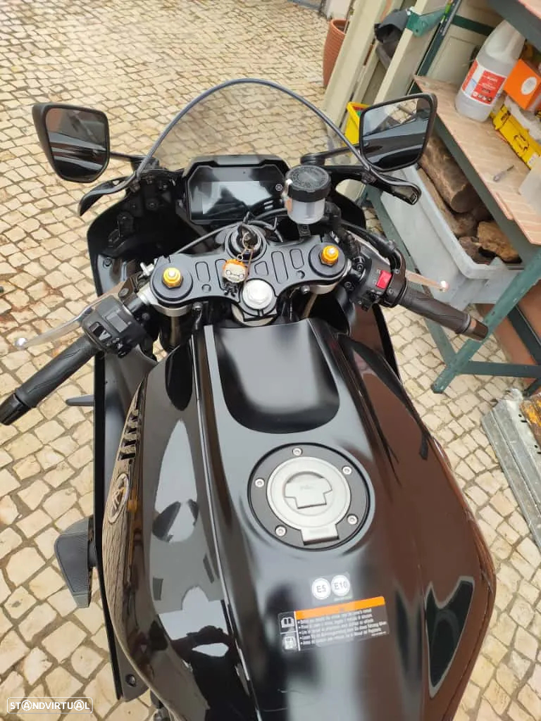 Yamaha YZF 01 - 7