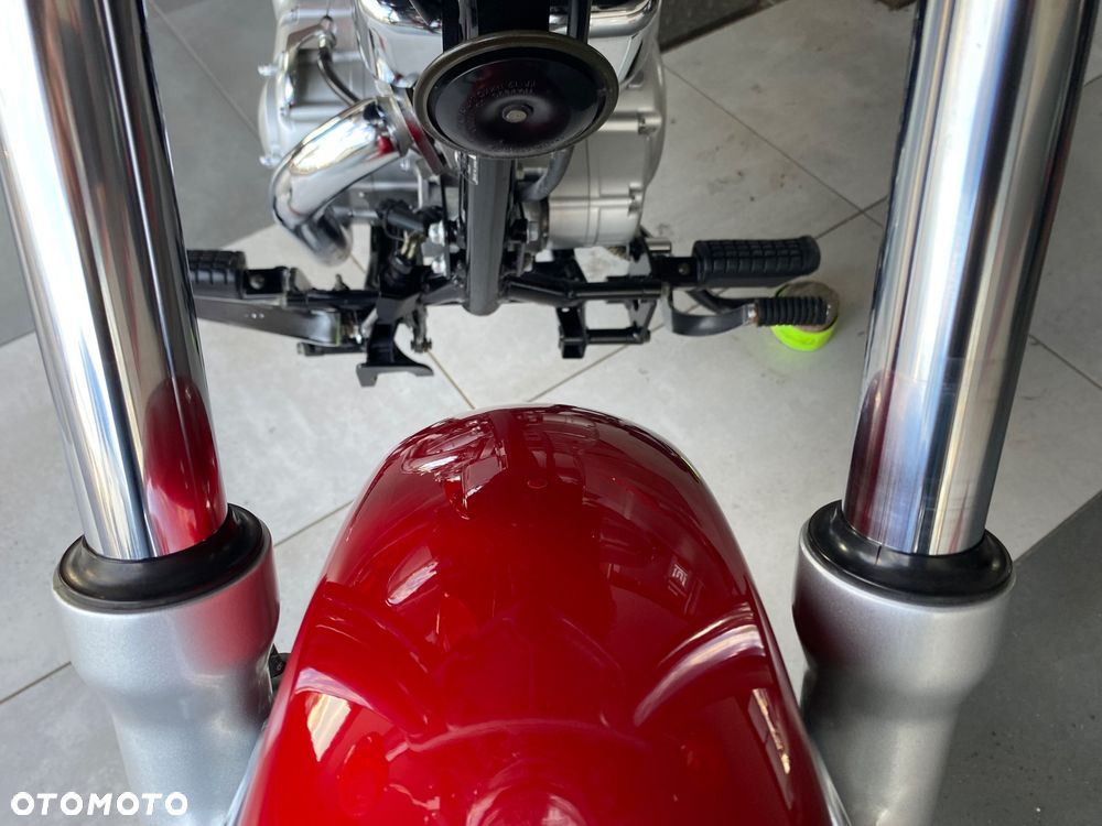 Suzuki Intruder - 17