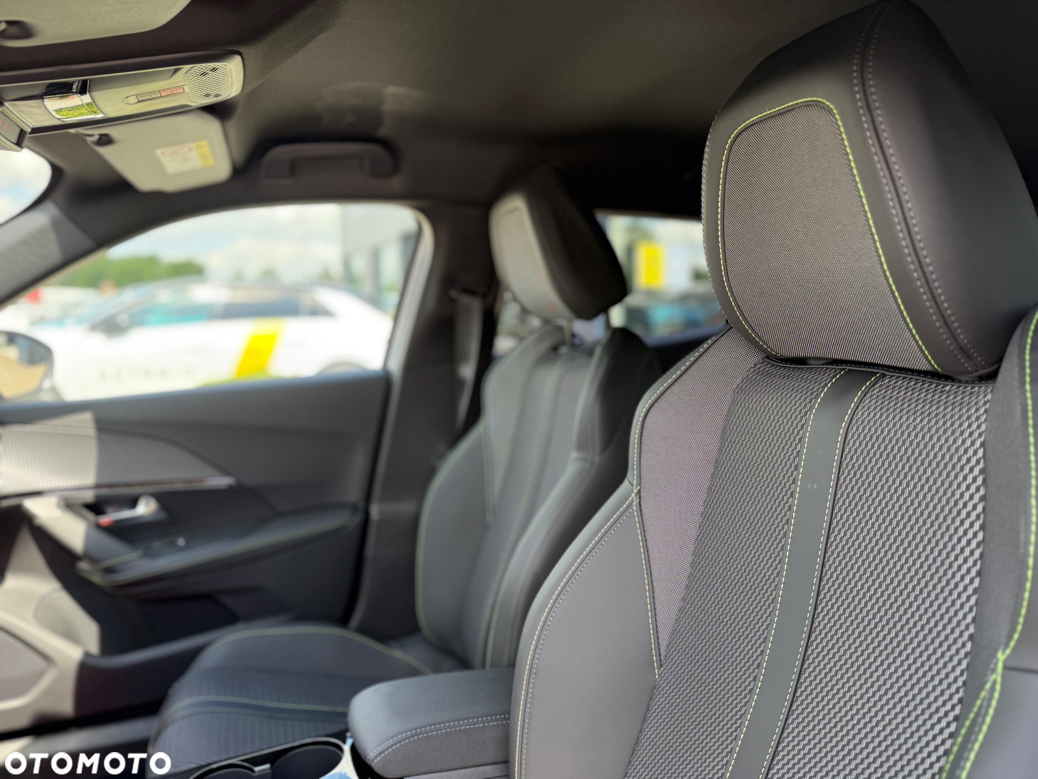 Peugeot 2008 PureTech mHEV Allure e-DCS6 - 13