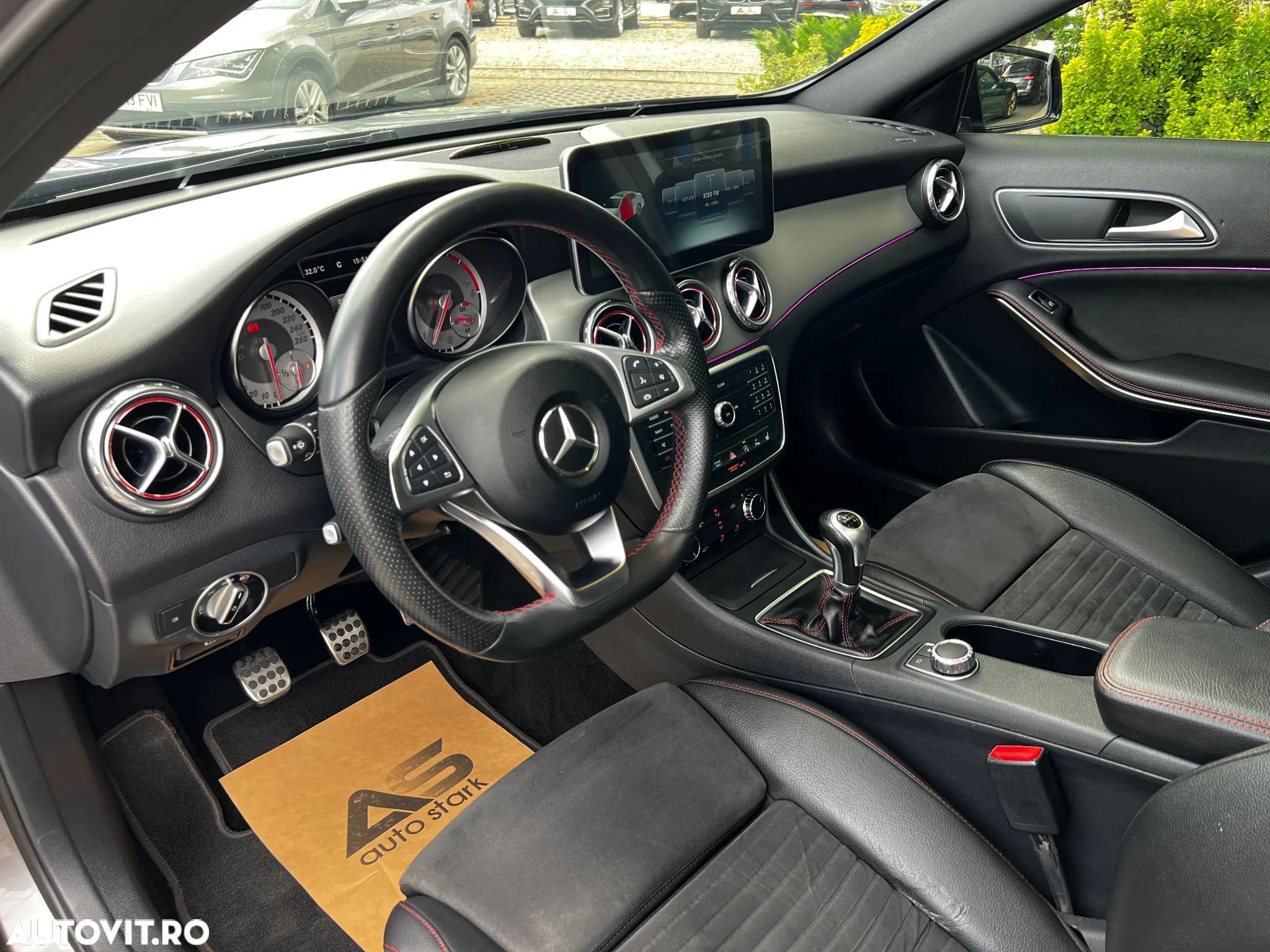 Mercedes-Benz GLA 200 d - 2