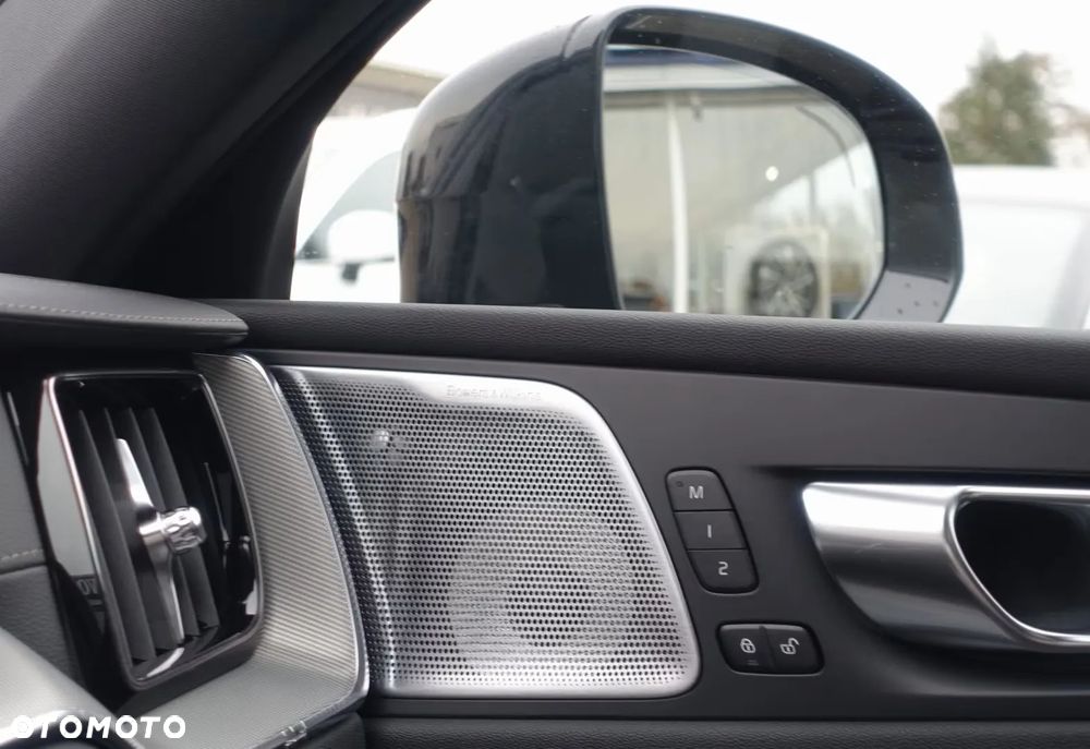 Volvo XC 60 B5 B AWD Ultra Black Edition - 15