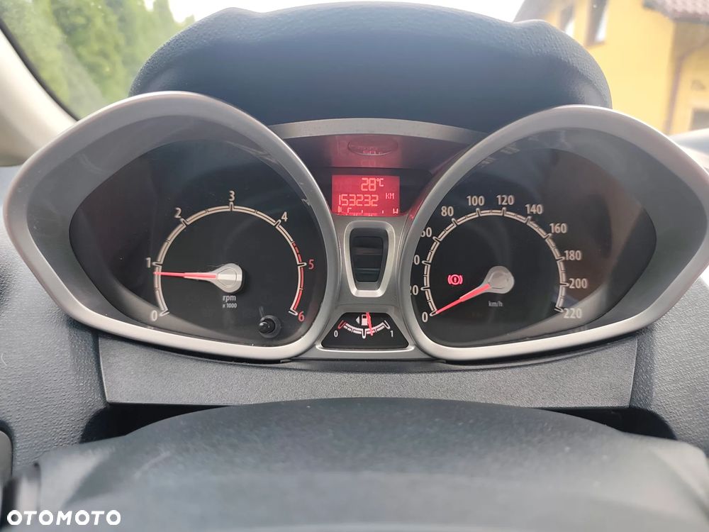 Ford Fiesta 1.6 TDCi DPF Titanium - 21