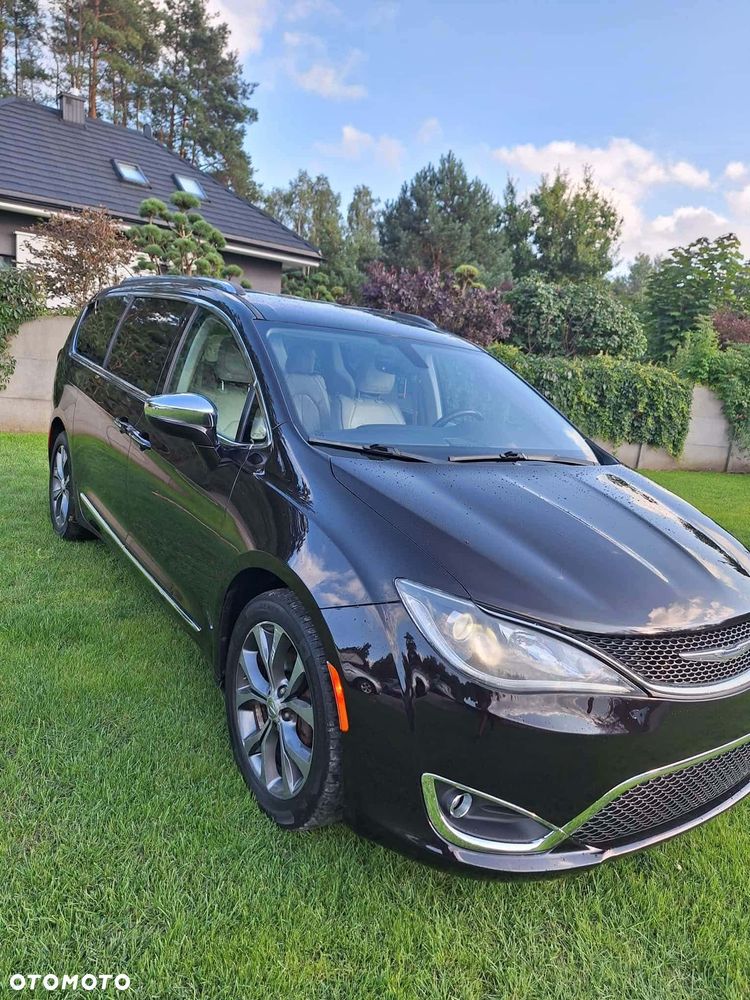 Chrysler Pacifica - 17
