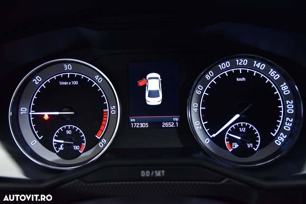 Skoda Superb 2.0 TDI DSG Sportline - 11