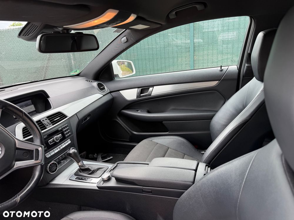 Mercedes-Benz Klasa C 220 CDI DPF BlueEFFICIENCY 7G-TRONIC Edition 1 - 22