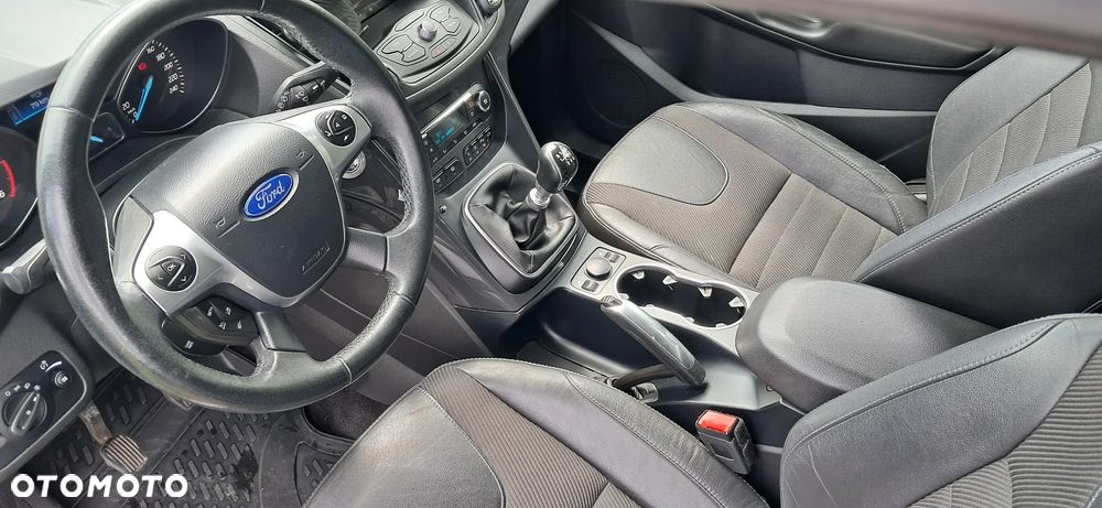 Ford Kuga 2.0 TDCi 4x4 Titanium - 20