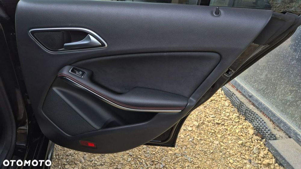 Mercedes-Benz CLA 200 7G-DCT AMG Line - 22
