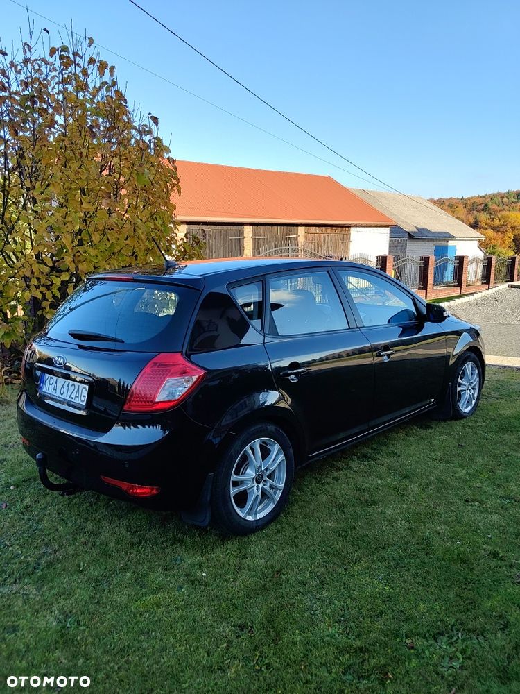 Kia Ceed - 4