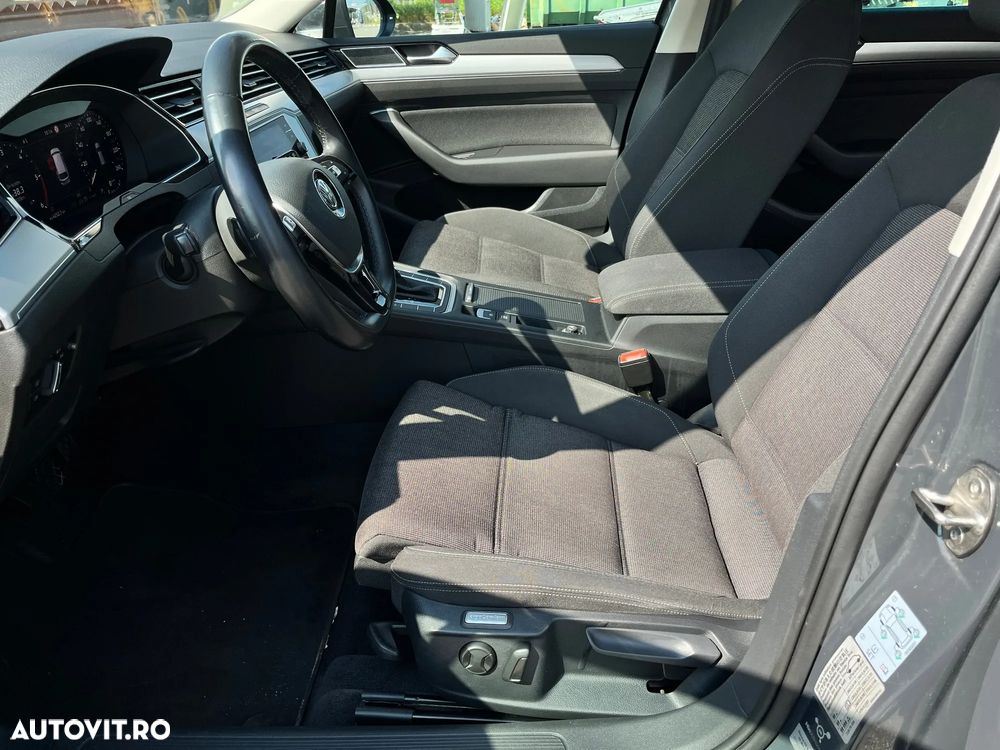 Volkswagen Passat - 11