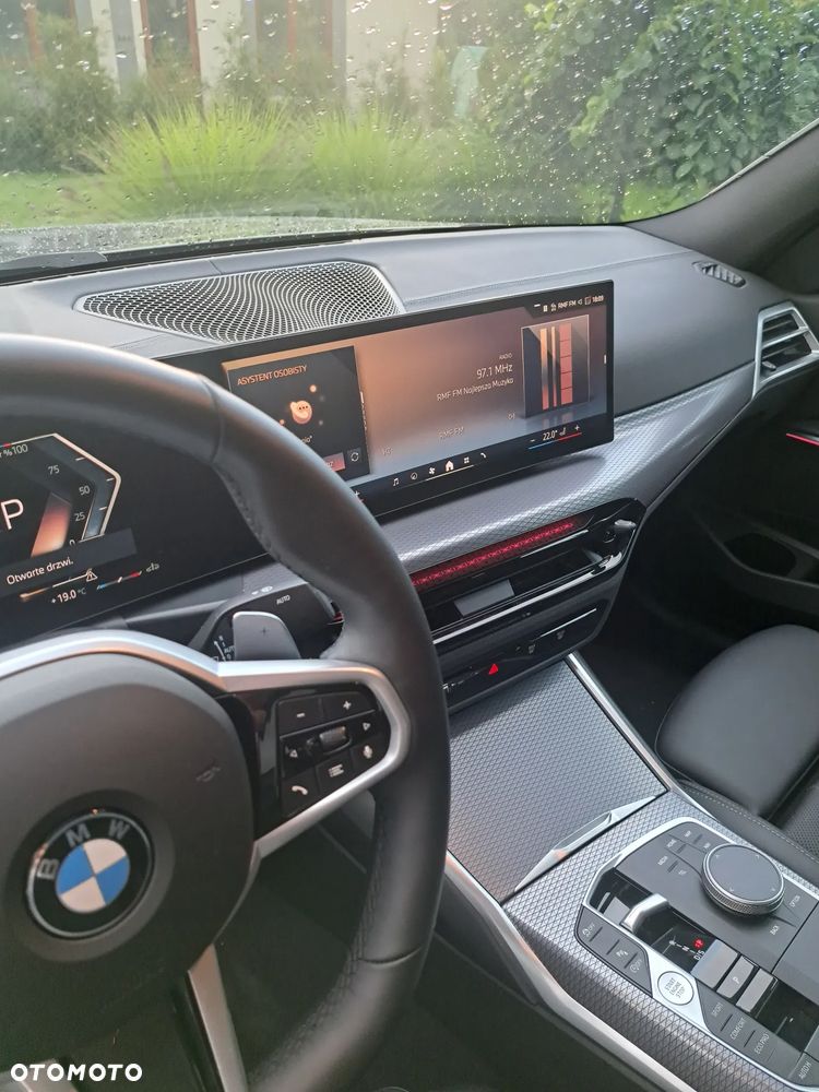 BMW Seria 3 330i xDrive - 17