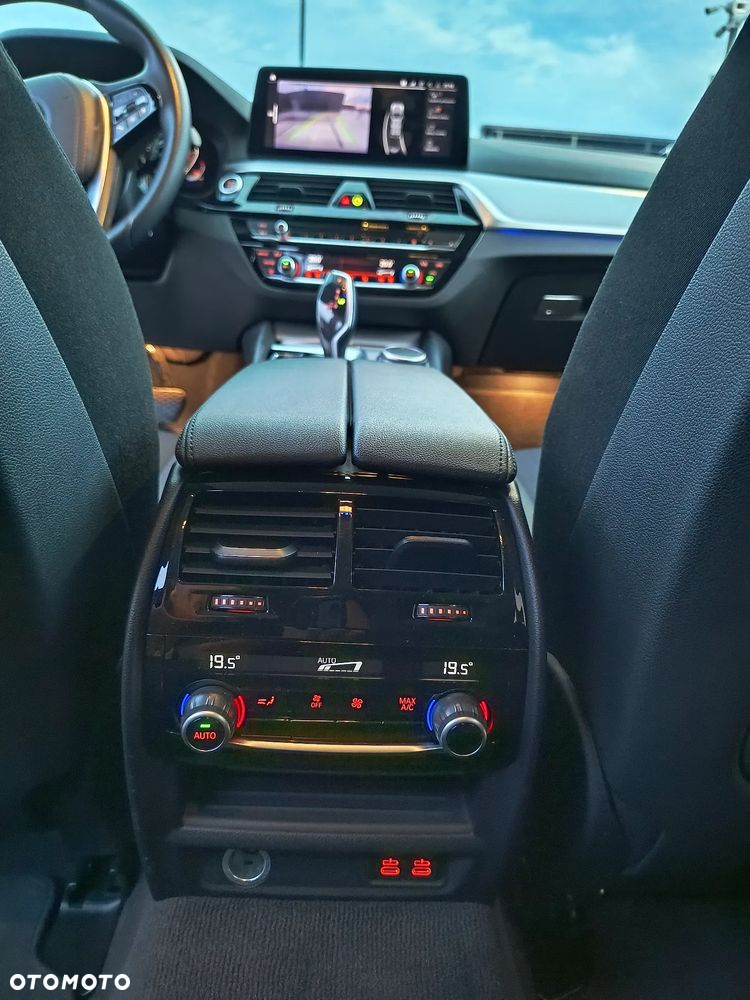 BMW Seria 5 520d xDrive - 16