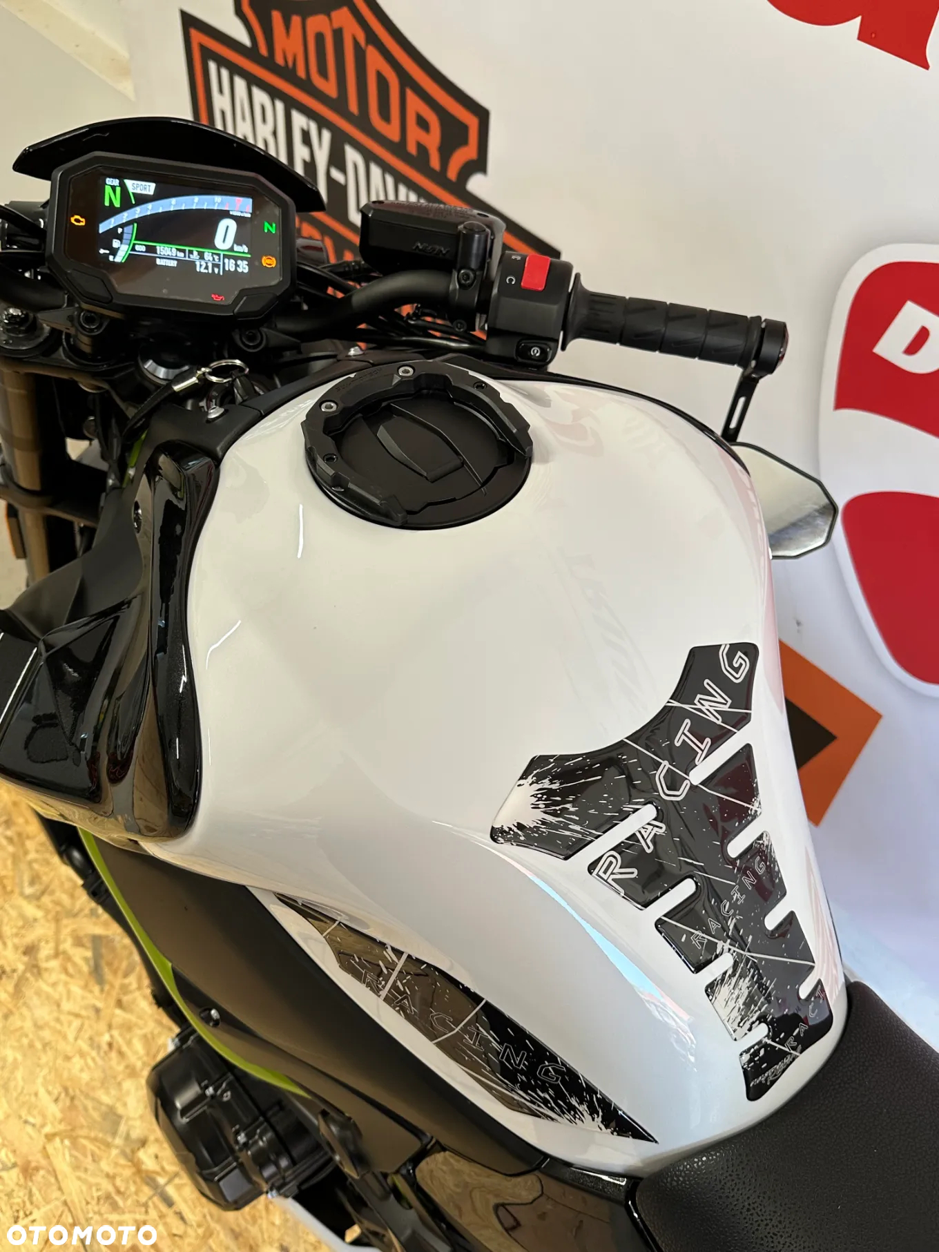 Kawasaki ZR - 6