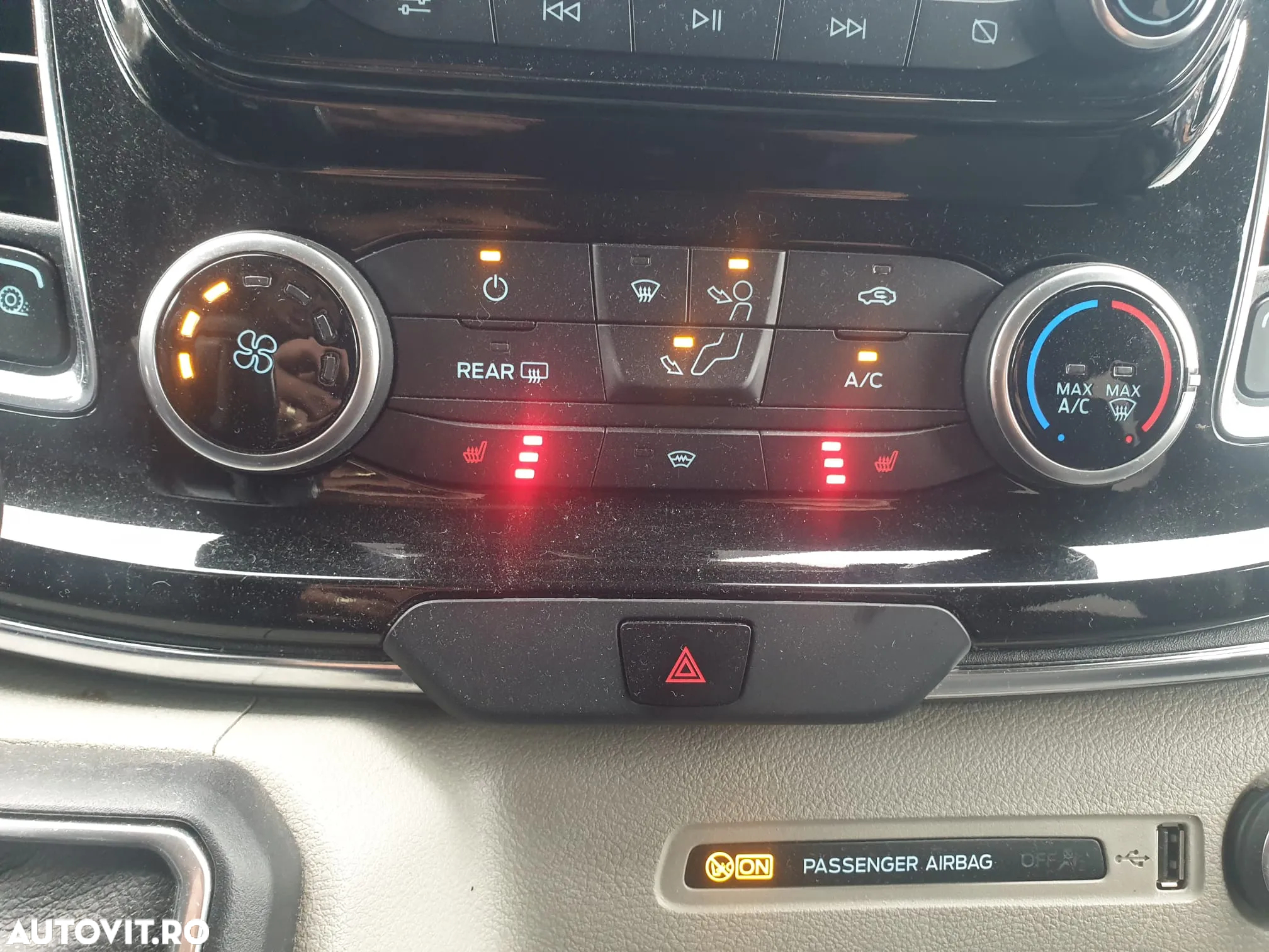 Ford Tourneo Custom - 24