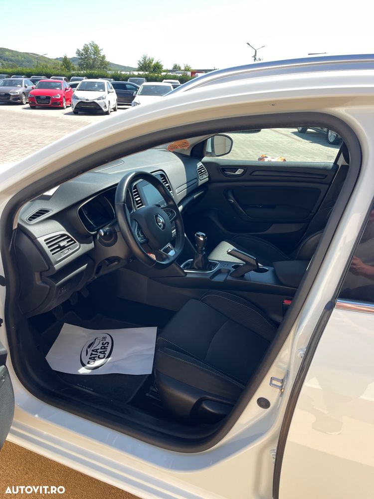 Renault Megane ENERGY TCe 130 INTENS - 28