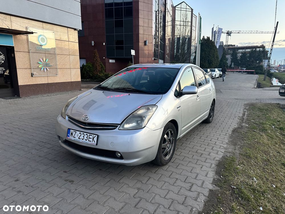 Toyota Prius - 4