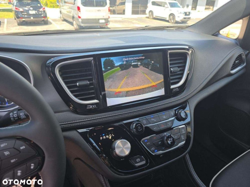 Chrysler Pacifica - 9