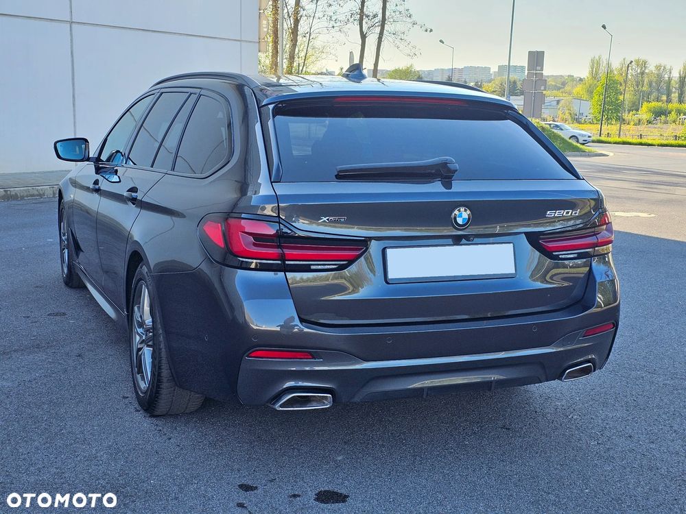 BMW Seria 5 520d xDrive M Sport Edition - 9