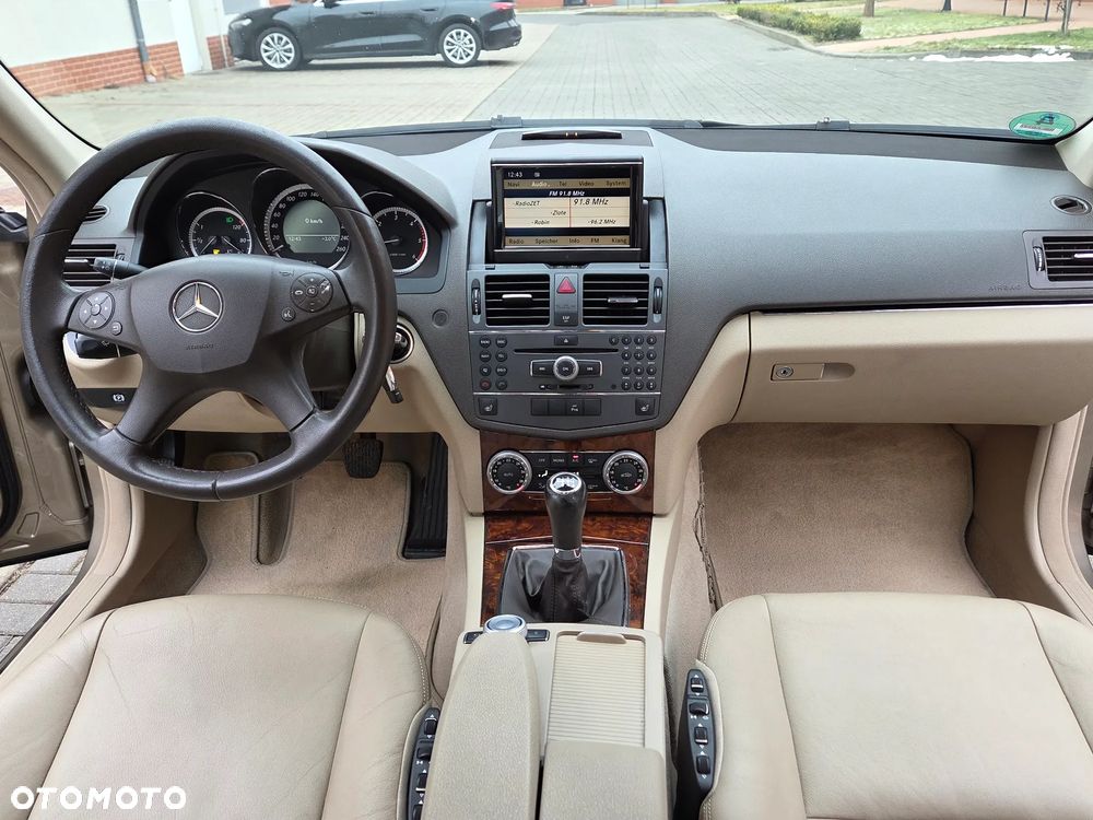 Mercedes-Benz Klasa C 250 CDI DPF BlueEFFICIENCY - 22