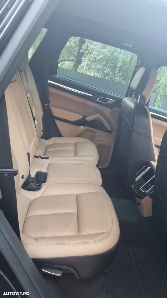 Porsche Cayenne 3.0 L - 18