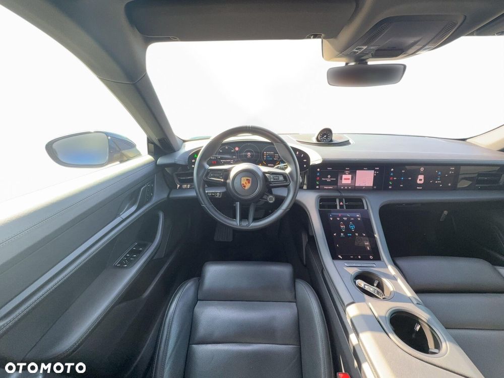 Porsche Taycan - 14