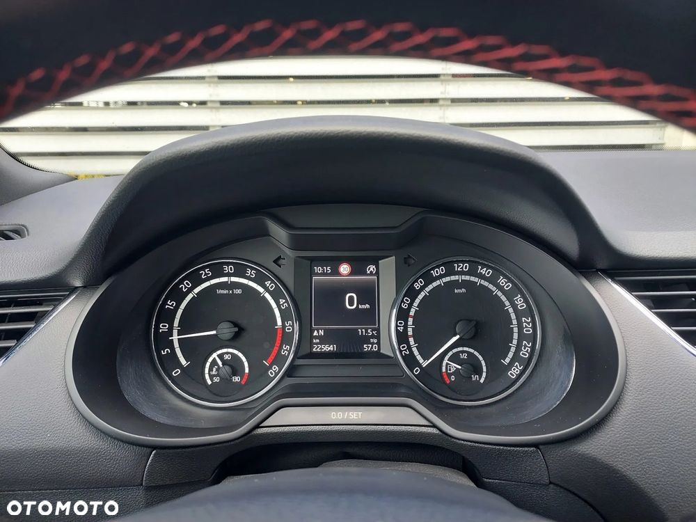 Skoda Octavia 2.0 TDI DSG RS - 38