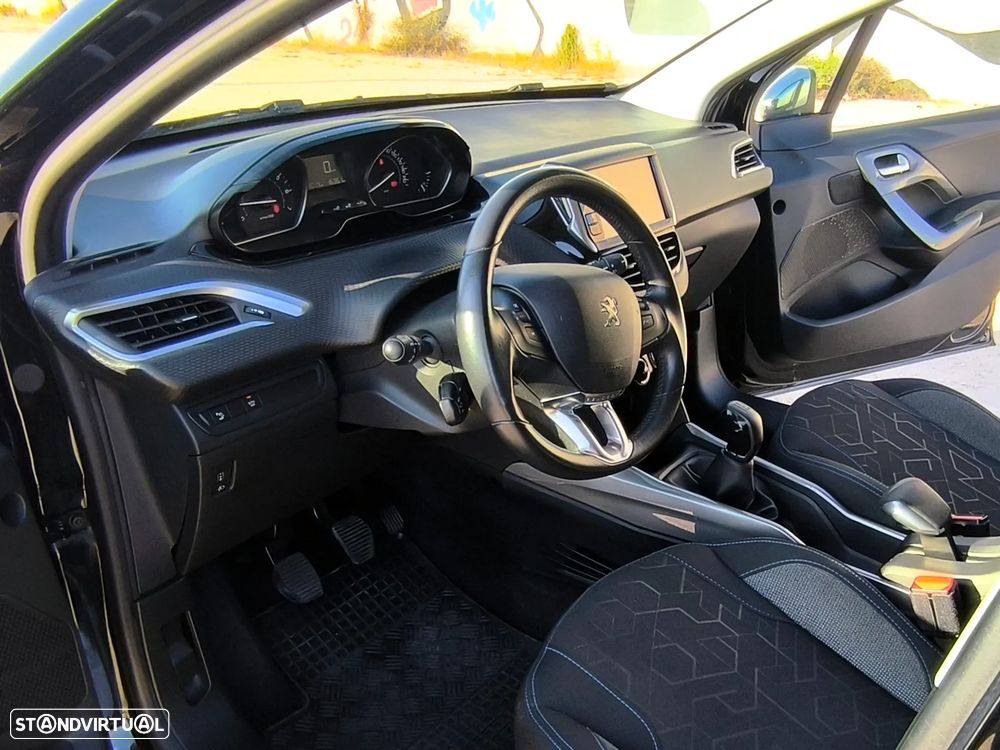 Peugeot 2008 1.2 PureTech Style - 6