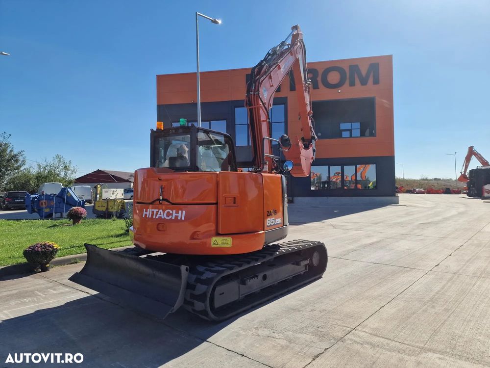 Hitachi ZX85, 2021, 2.975h, LAMA, CUPLA RAPIDA+3 CUPE NOI, Ad sapare 5m, latime 2,2m, ridica 3,7t, Camera spate, senile cauciuc 80% ok, inst picon pe bratele de excavare, Aer cond, computer in lb romana, posibilitate leasing -PROMOTIE 56.900 EUR+Tva - 2