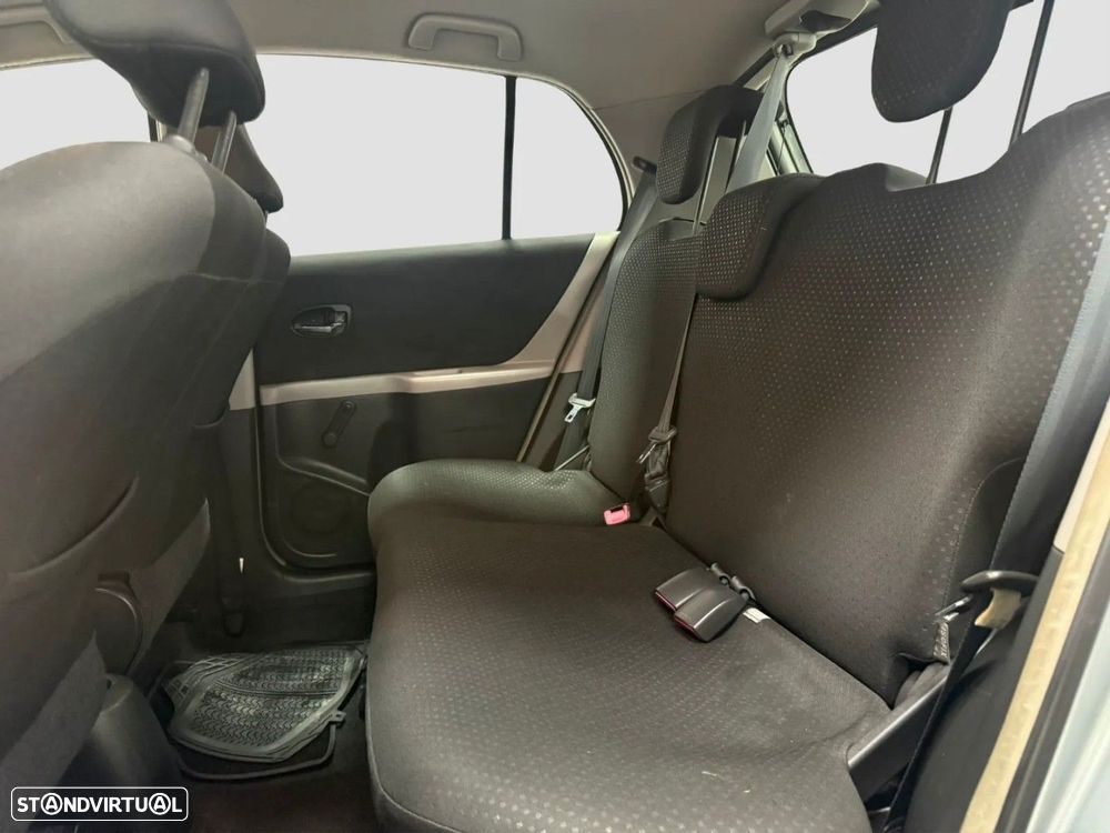 Toyota Yaris 1.4 D-4D AC Manual - 11