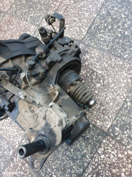 Skrzynia biegówVW Polo 6N2 1,9SDI FFV - 6