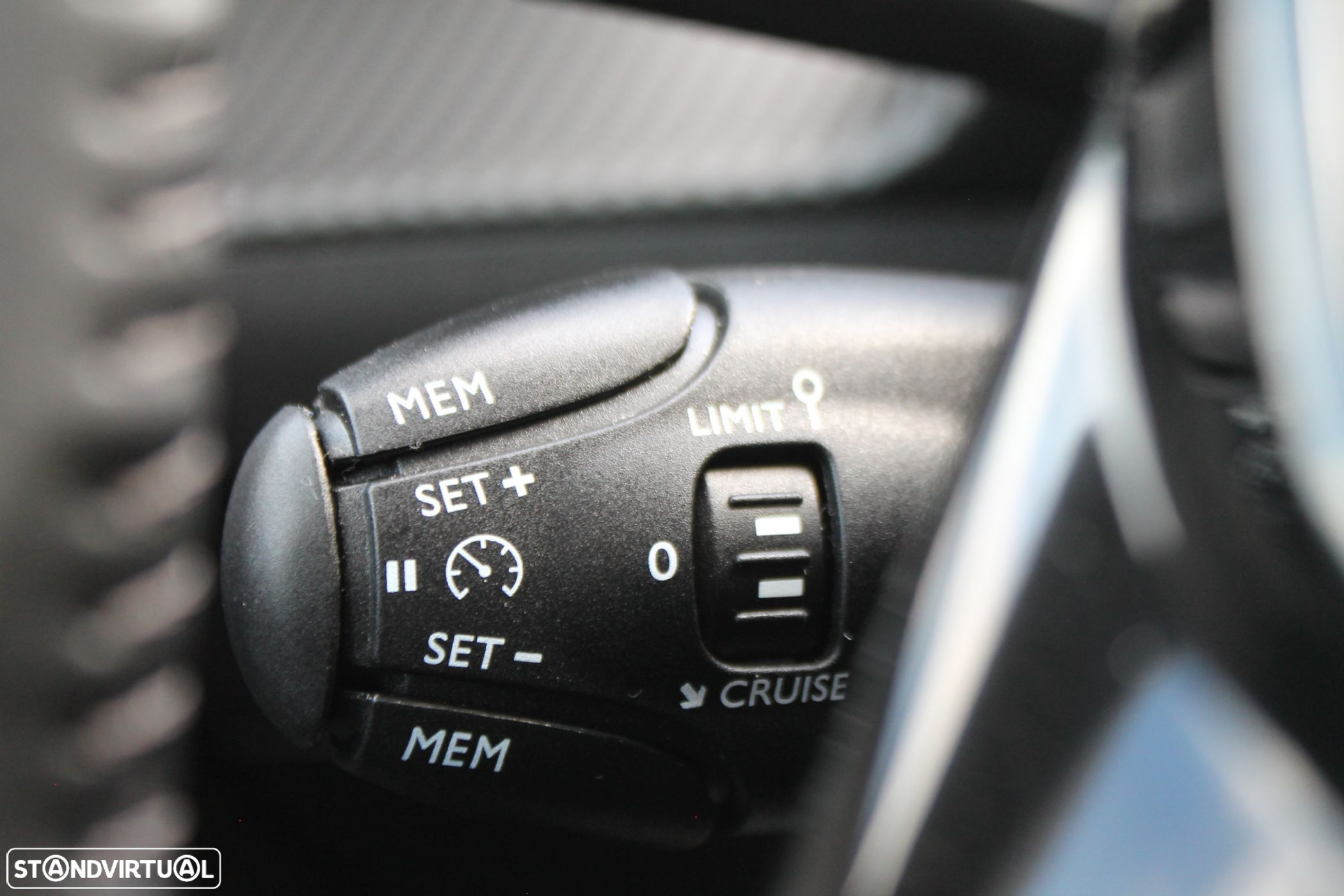 Peugeot e-208 - 18